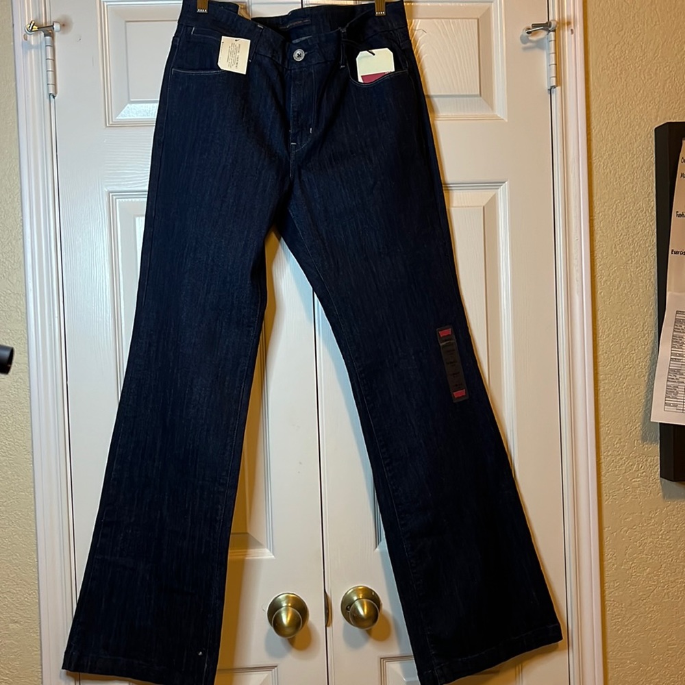 Levi’s women’s Flare jeans dark wash 14M